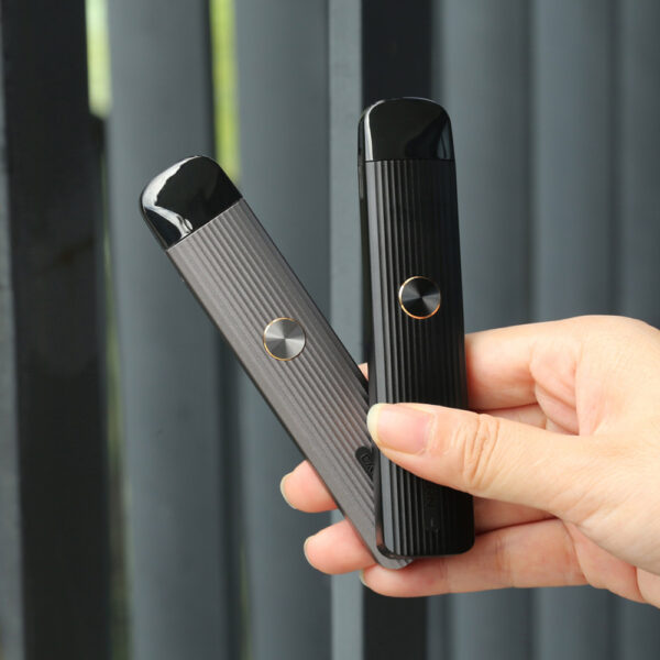 Caliburn G Pod Device in the hand